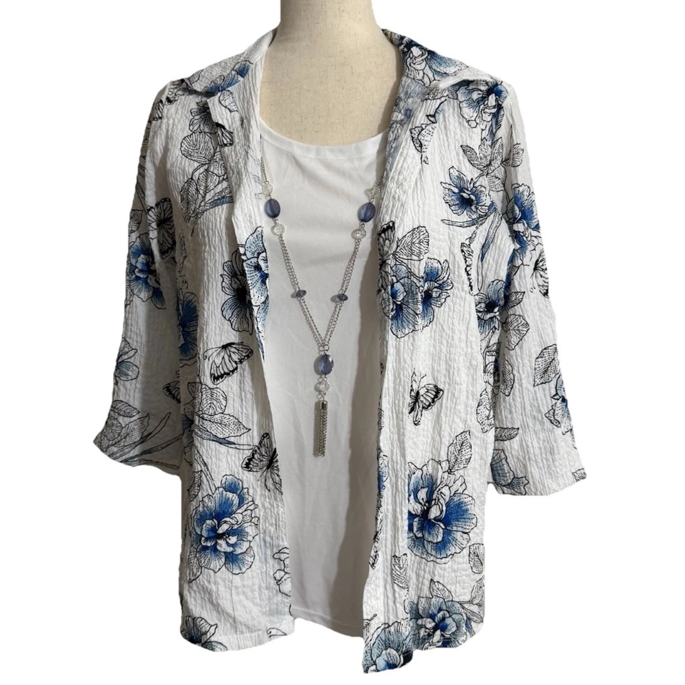 ☀️ $5 sale Croft And Barrow Petite Medium Top With Necklace White Blue  Floral